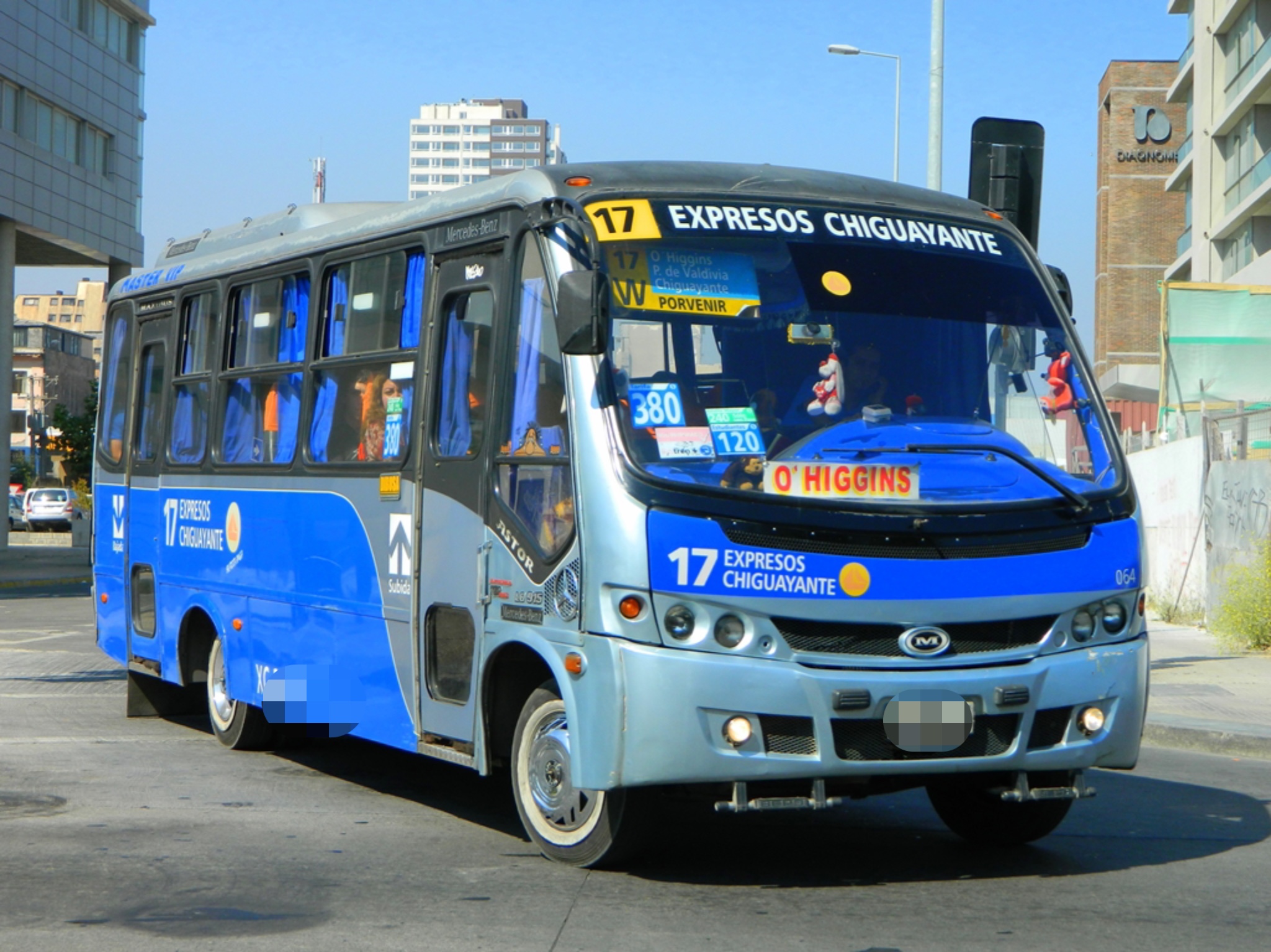 Detienen a conductor de microbús por manejar bajo los efectos de la ...