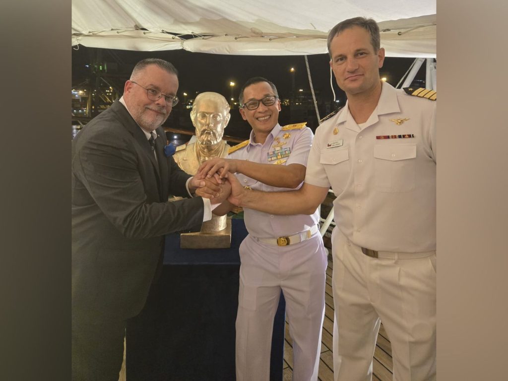 c3ff2251-bf4e-4da2-88e3-d70527802812