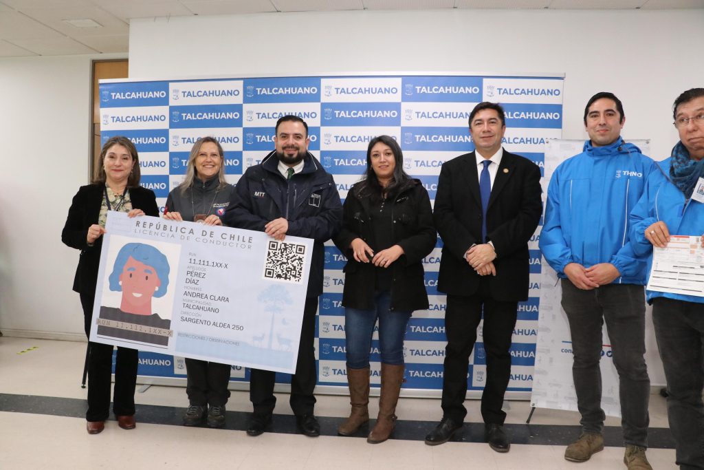 010825 - Fotos - Primera licencia digital de la región (3)